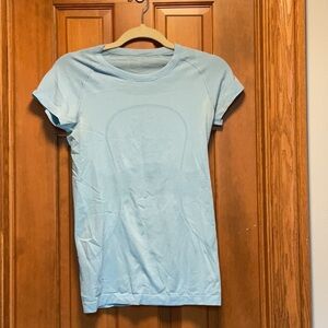 Lululemon Athletica Blue Fitted Cuffed Sleeve T-Shirt